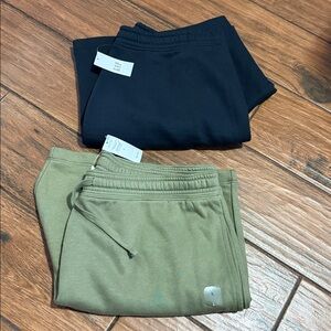 GAP Men's Athletic Shorts - Black & Olive